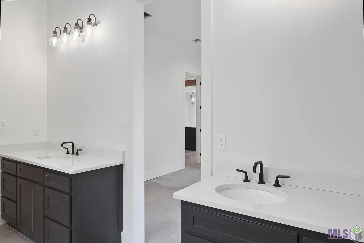 Minature Rd - Image 25